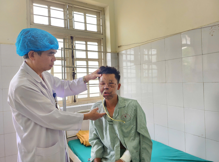 gấu rừng tấn công - Ảnh 1.