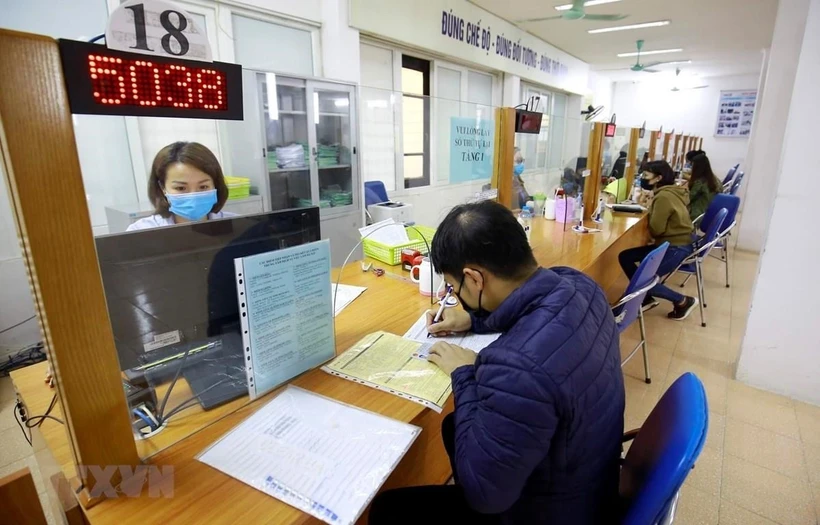 Cán bộ, công chức dự kiến bố trí làm việc tại các xã mới đều là đối tượng chịu sự tác động trực tiếp của việc thực hiện sắp xếp tổ chức bộ máy và thuộc đối tượng áp dụng theo Nghị định số 178/2024/NĐ-CP. (Ảnh: PV/Vietnam+)