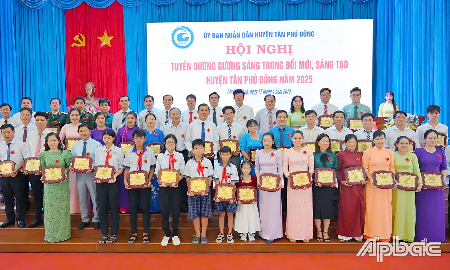 Conference to honor bright examples in innovation and creativity in Tan Phu Dong district in 2025.