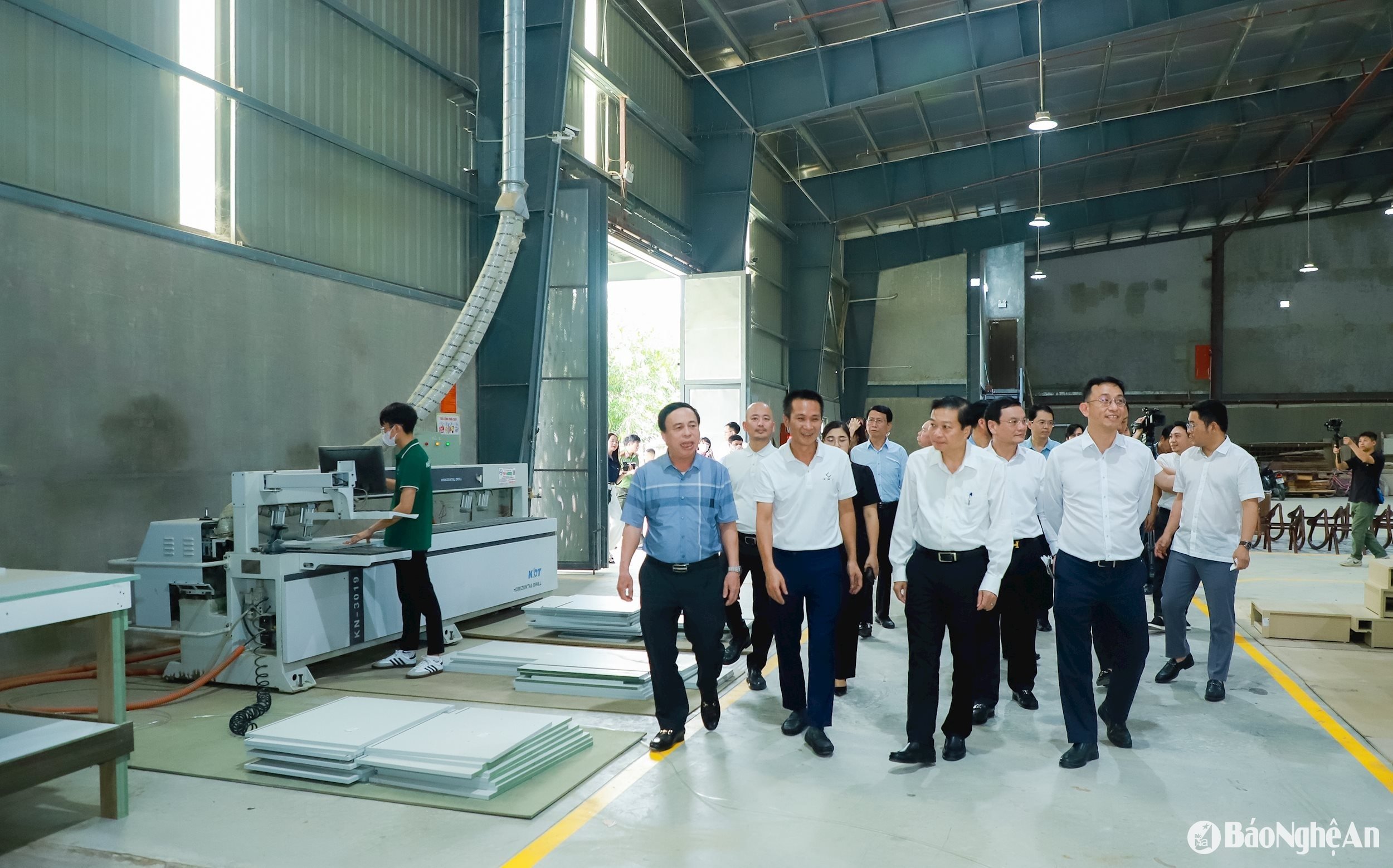 Lãnh đạo tỉnh Nghệ An làm việc ở Khu công nghiệp đô thị VSIP. Ảnh- Thành Duy
