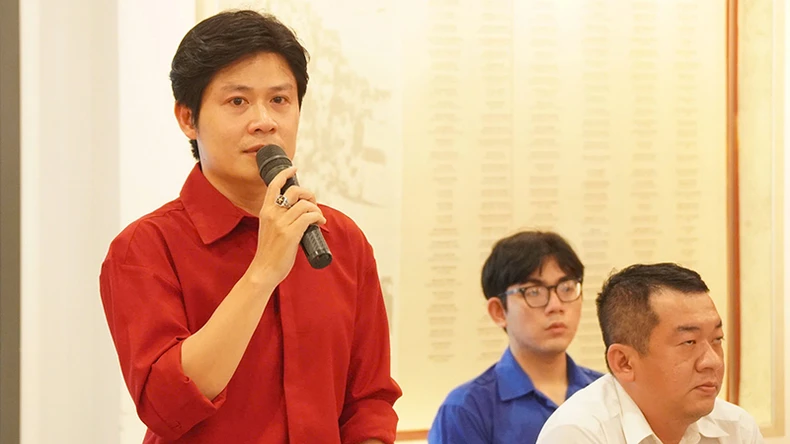 Tặng Giấy khen cho tác giả và ca sĩ quảng bá ca khúc “Viết tiếp câu chuyện hòa bình” ảnh 2