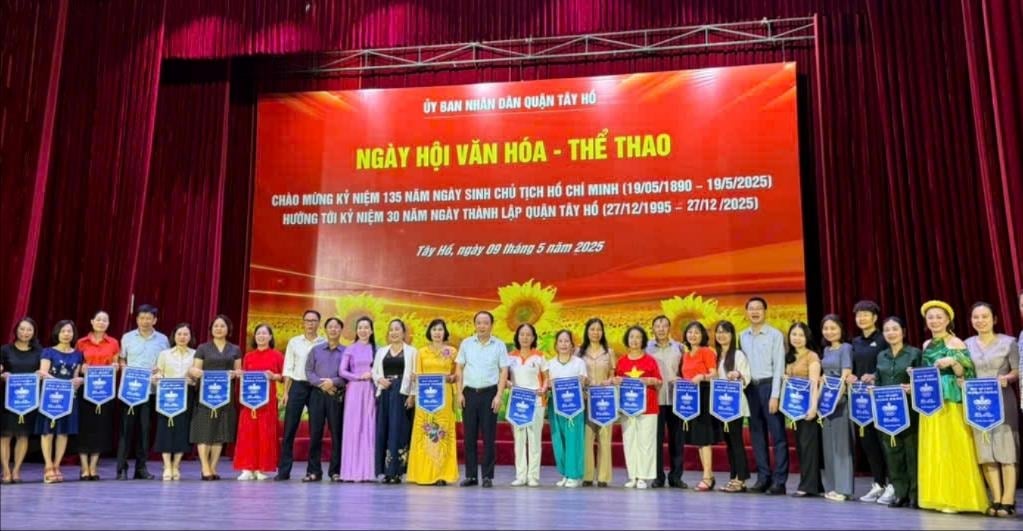 th-a-hoang-trao-co-.jpg