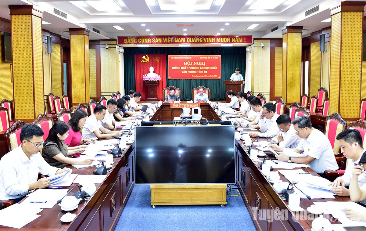 Các đại biểu dự hội nghị.