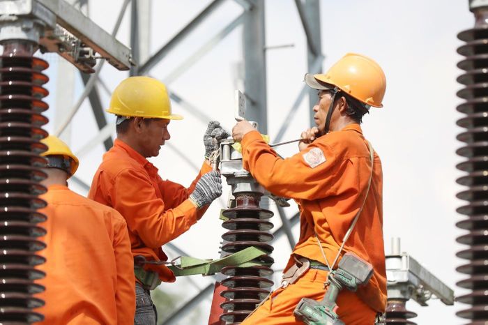 Giá điện tiếp tục tăng. Ảnh: Hoàng Giám