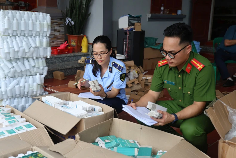Bắc Giang triệt phá cơ sở sản xuất mỹ phẩm giả ảnh 1