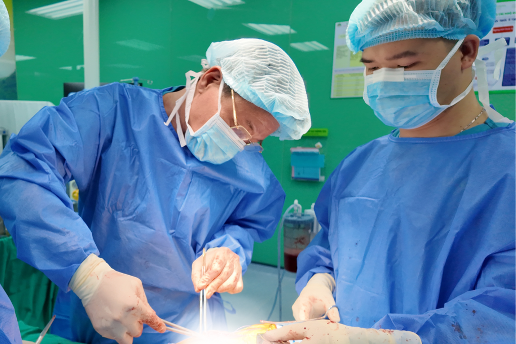 Bác sĩ mang trái tim người lính, kiên cường trên mọi mặt trận - 1