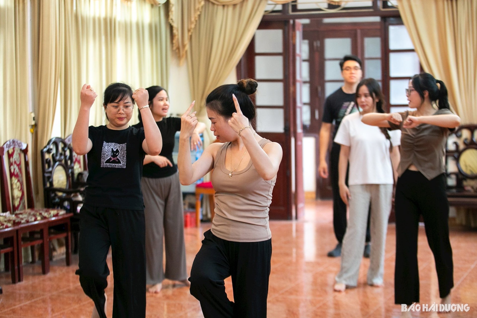 hoi-dien-tieng-hat-lang-sen.jpg
