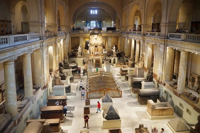 artefactos valiosos en el museo ai-cap.webp