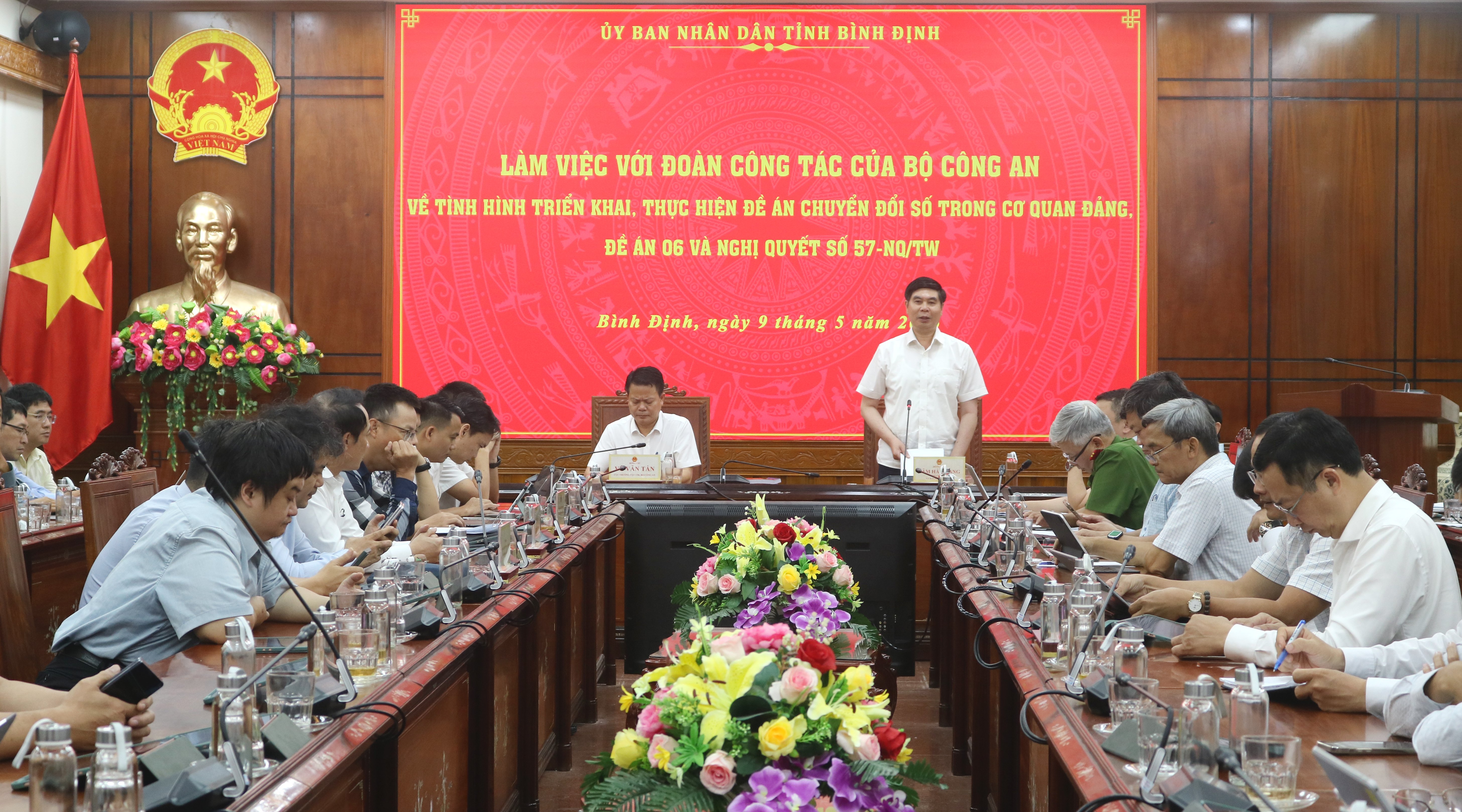 Provincial People's Committee works with the working delegation of the Department of Administrative Police for Social Order