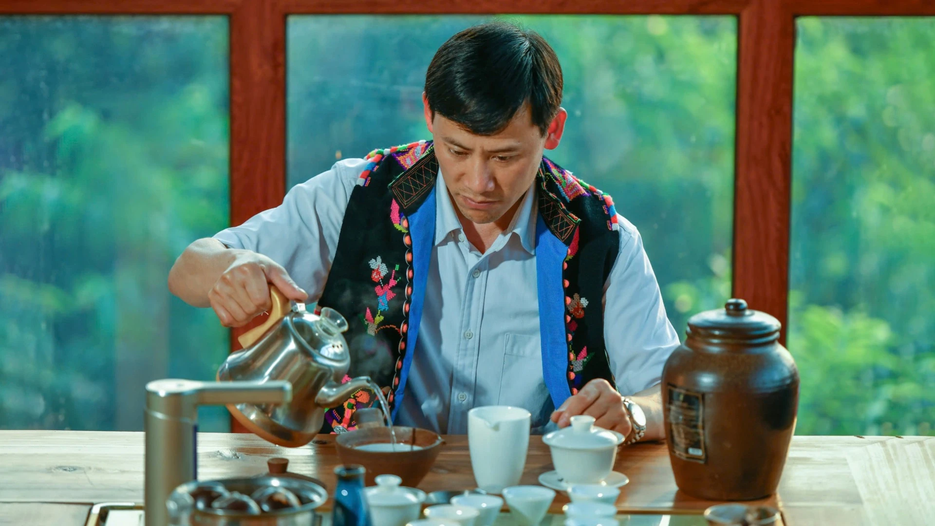 Người Dao đỏ gìn giữ cây chè cổ thụ nơi đỉnh Phàn Liên San ảnh 5