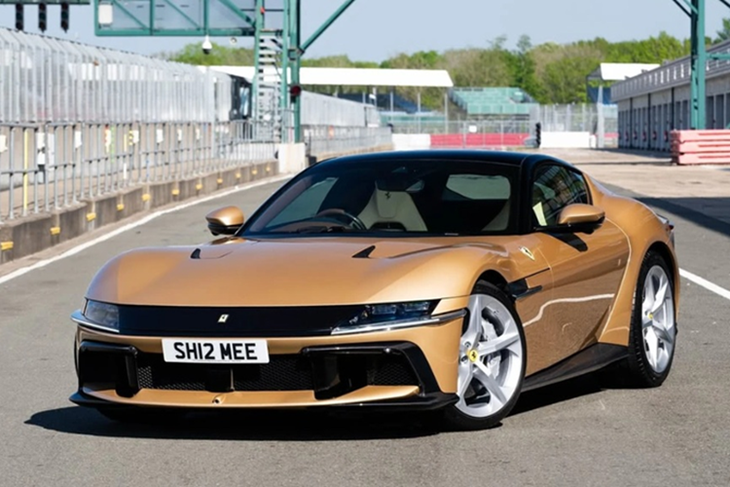 Ferrari 12Cilindri hon 11 ty mau sieu doc cua Youtuber Shmee150