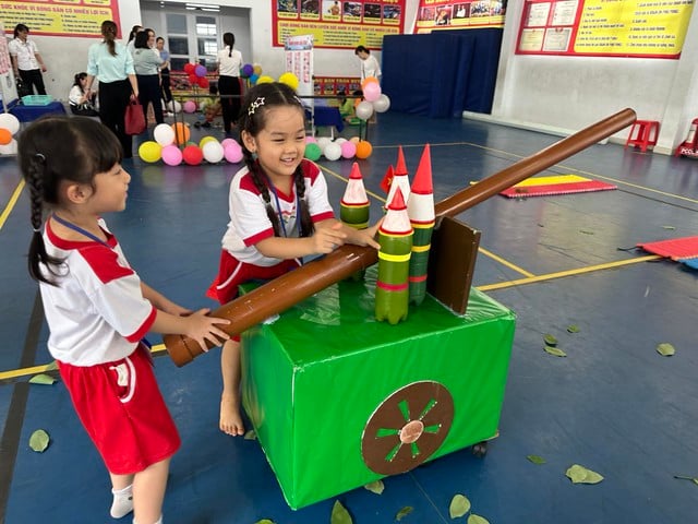 Tuyên dương hơn 500 học sinh gương điển hình thi đua 5 điều Bác Hồ dạy- Ảnh 1.