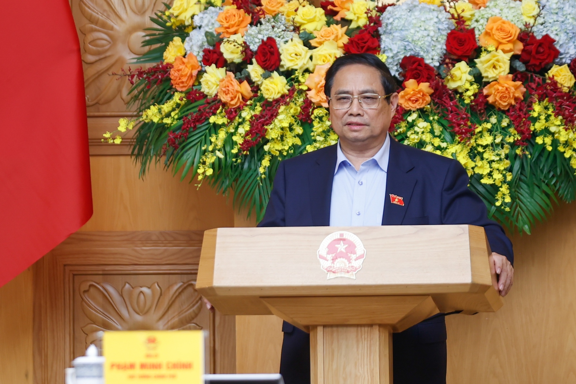 Thủ tướng nhấn mạnh yêu cầu phải khẩn trương thể chế hóa Nghị quyết của Bộ Chính trị, xây dựng Nghị quyết của Quốc hội để thúc đẩy phát triển kinh tế tư nhân nhanh và bền vững - Ảnh: VGP/Nhật Bắc