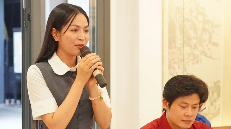 Tặng Giấy khen cho tác giả và ca sĩ quảng bá ca khúc “Viết tiếp câu chuyện hòa bình” ảnh 3