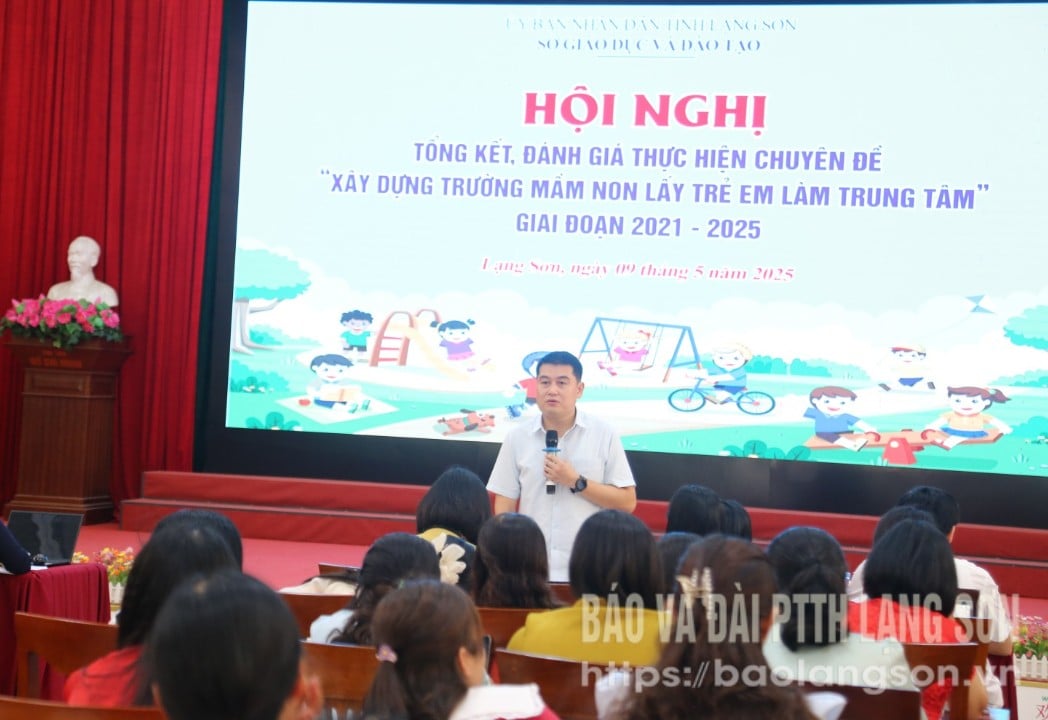 Lãnh đạo sở phát biểu chỉ đại tại hội nghị