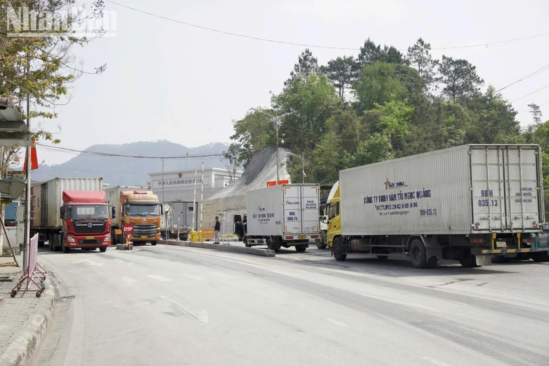 Lang Son province applies new border gate infrastructure fee photo 1