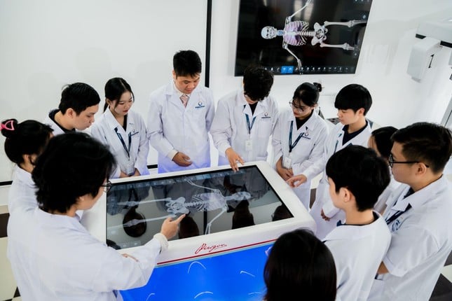 Play hard, study hard: អាថ៌កំបាំង​ដើម្បី​ជីវិត​ដ៏​អស្ចារ្យ​នៅ Phenikaa ពី​បន្ទប់​ពិសោធន៍​ទៅ​សួន​កុមារ រូបថត ១