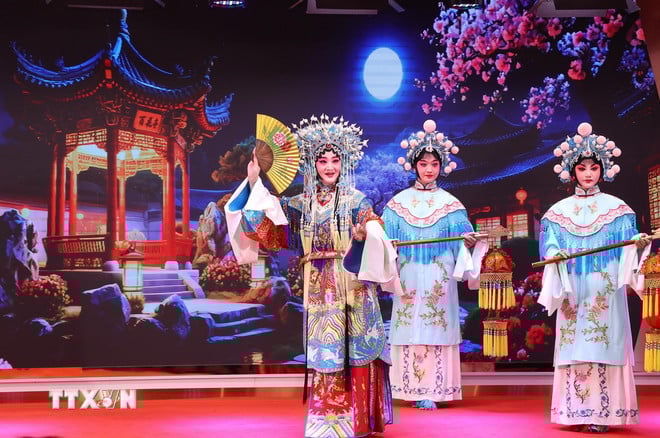 ttxvn-khoi-dong-chuong-trinh-dao-buoc-trung-quoc-kham-pha-vu-han3.jpg