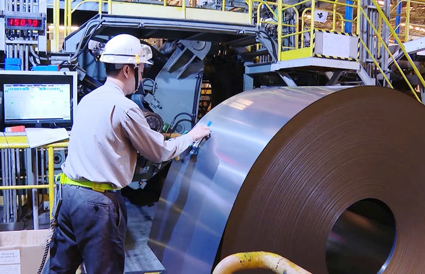 Sản xuất thép là một trong những lĩnh vực gặp khó khăn trong tăng trưởng đầu năm 2025. Trong ảnh: Sản xuất thép tại Công ty CP China Steel & Nippon Steel Việt Nam.