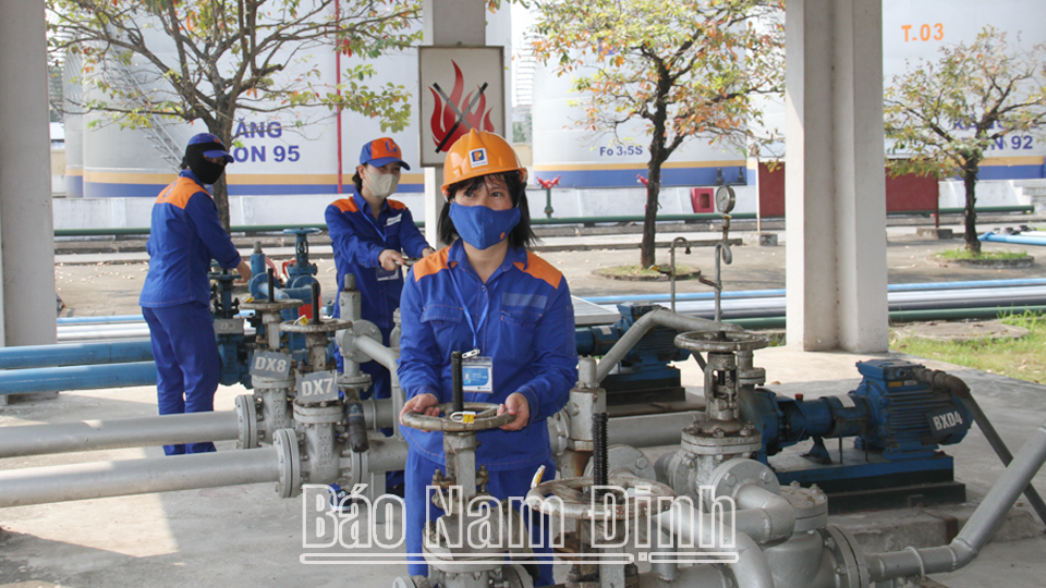 Công ty Xăng dầu Hà Nam Ninh luôn đảm bảo nguồn cung ứng xăng dầu ổn định. 