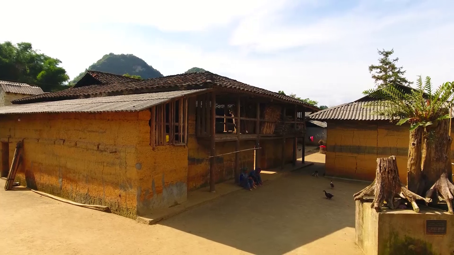 Explora la casa del pueblo chino Mong en Si Ma Cai