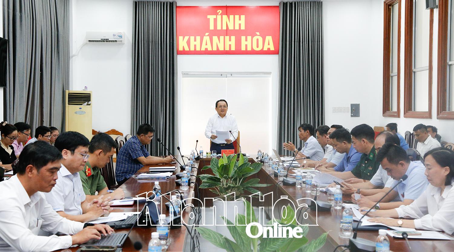 Phó Chủ tịch Thường trực UBND tỉnh, Trưởng Ban chỉ đạo IUU tỉnh Khánh Hòa Lê Hữu Hoàng phát biểu chỉ đạo tại cuộc họp