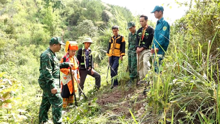 Hội viên Hội Phụ nữ huyện Cao Lộc, tỉnh Lạng Sơn tham gia thực hiện mô hình "Lũy tre biên giới Việt". (Ảnh: QUỐC ĐẠT)