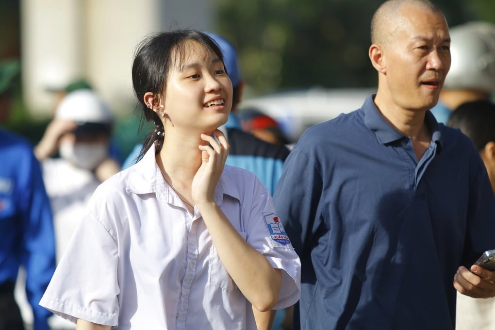 Đề thi và đáp án môn toán lớp 10 Trường THPT chuyên Khoa học tự nhiên - 1