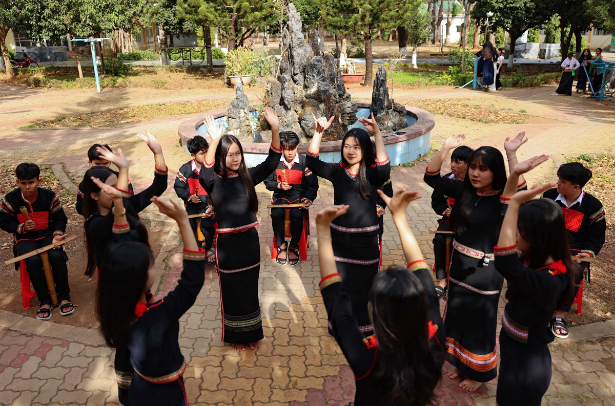 Giữ hồn văn hóa Tây Nguyên trong trường học