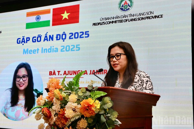 Bà T. Ajungla Jamir – Phó Đại sứ, Đại sứ quán Ấn Độ tại Việt Nam phát biểu tại Hội nghị. (Ảnh: Quốc Đạt)
