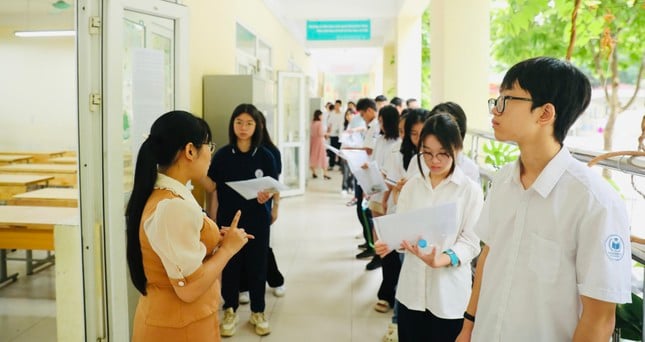 Căng thẳng thi vào lớp 10, đến muộn 15 phút sẽ không được dự thi ảnh 1