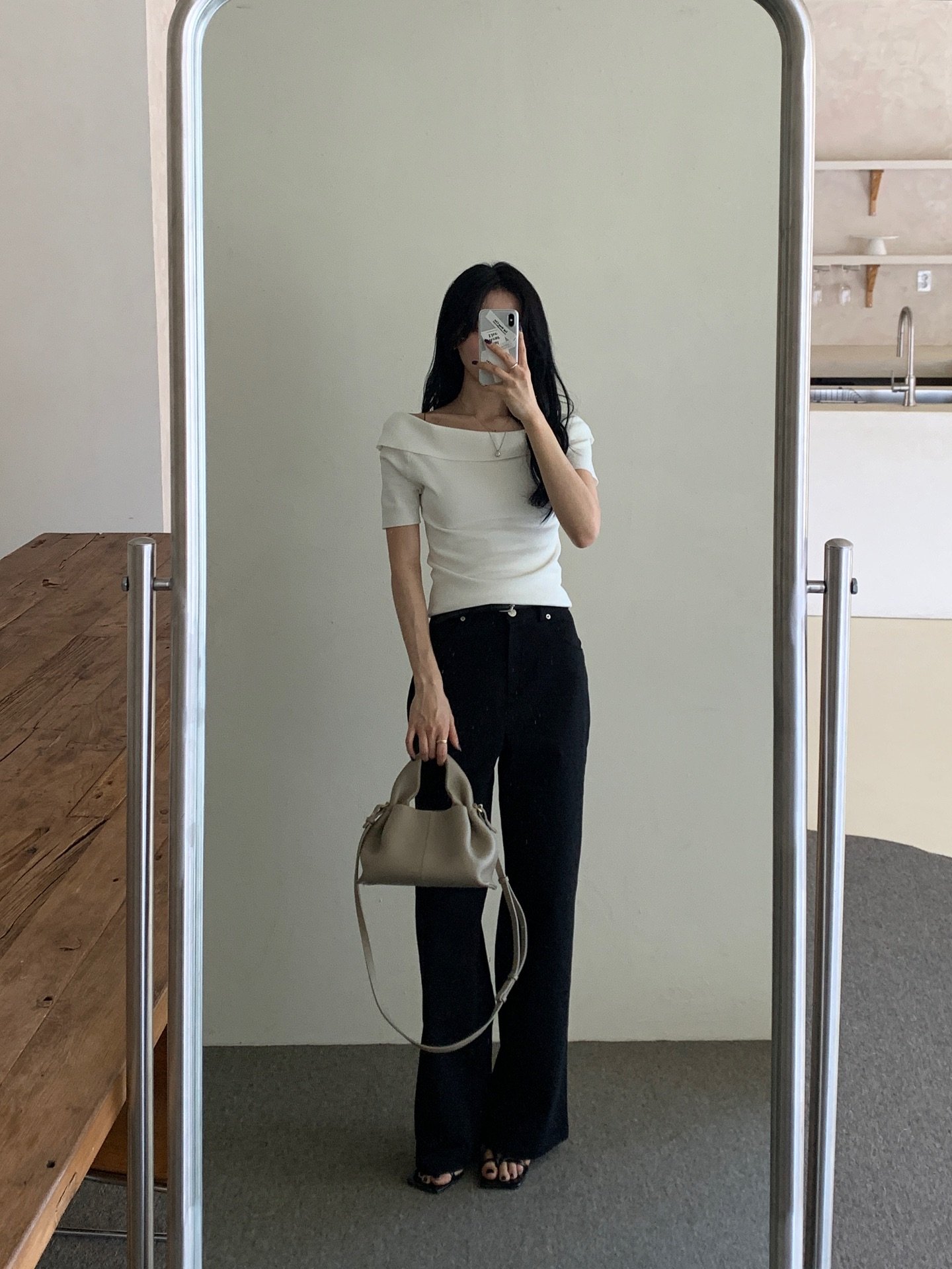 10 cách mặc quần đen sành điệu trong mọi hoàn cảnh, dành cho ai thích phong cách basic- Ảnh 1.