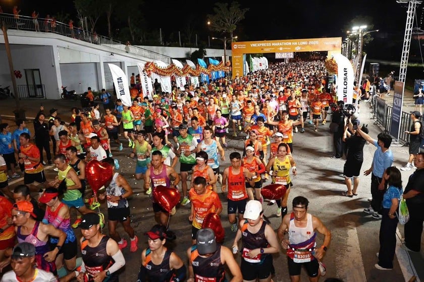 Hơn 10.000 runner tranh tài bên bờ di sản vịnh Hạ Long.