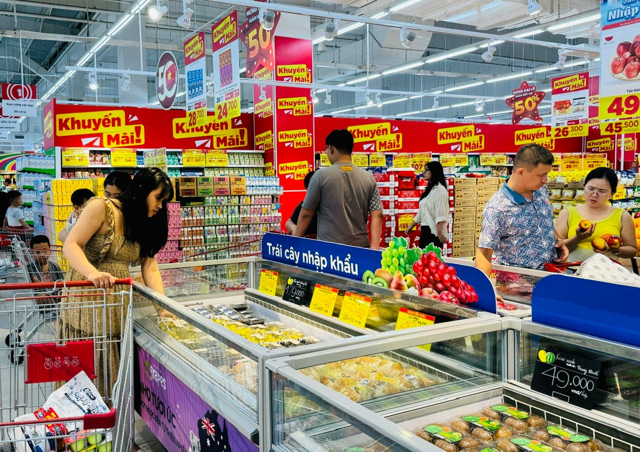 សកម្មភាពអាជីវកម្មនៅផ្សារទំនើបមួយនៅ Nha Trang (រូបភាពរូបភាព)