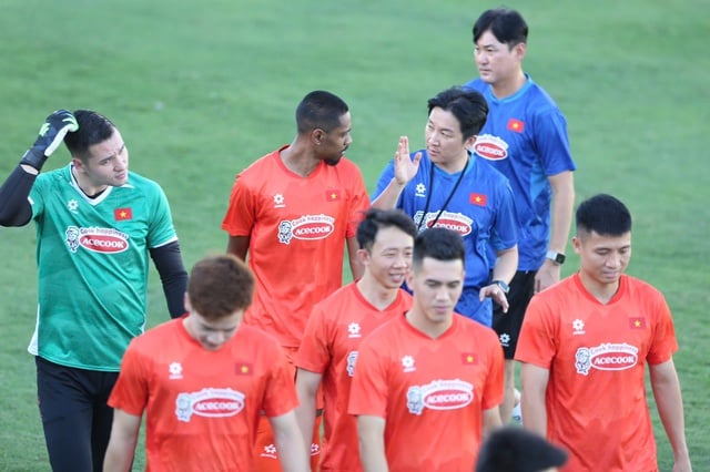 Cao Pendant Quang Vinh tiết lộ cuộc nói chuyện riêng với thầy Kim, vui hết cỡ vì Dembele vô địch- Ảnh 2.