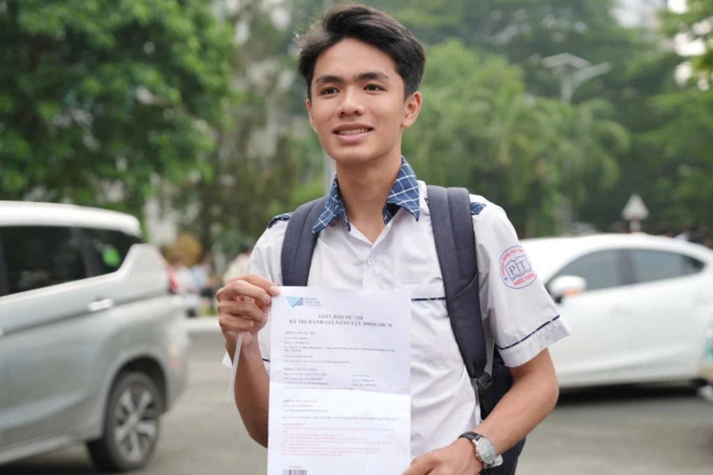 Sáng nay, gần 70.000 thí sinh đi thi lại đại học - 1