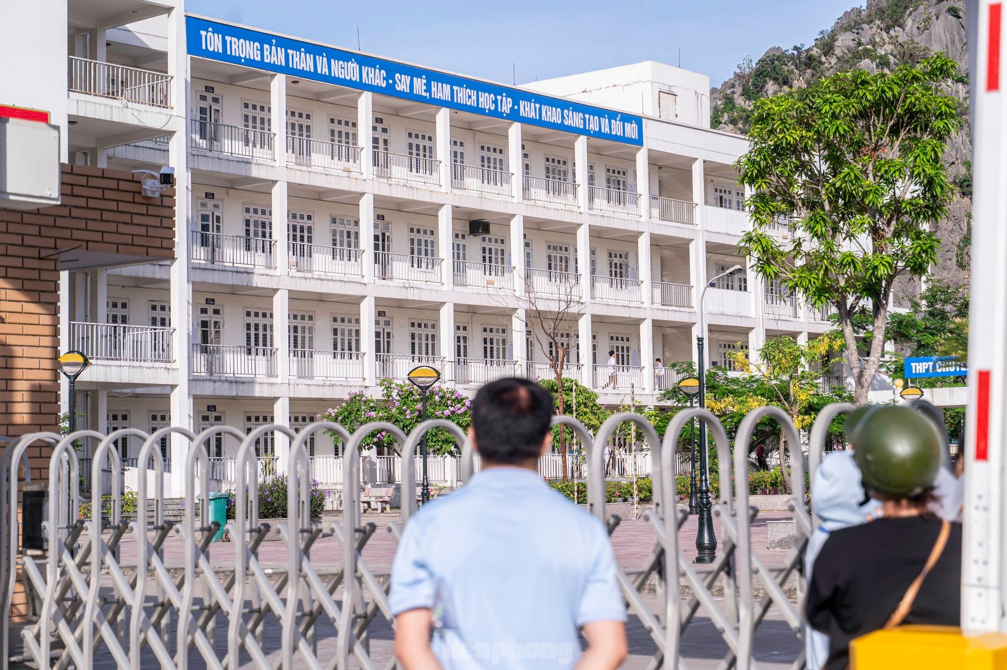 광닌성 학생 1만6000여 명 10학년 입학시험 치러…경찰대 대거 동원해 시험 보호 사진 13