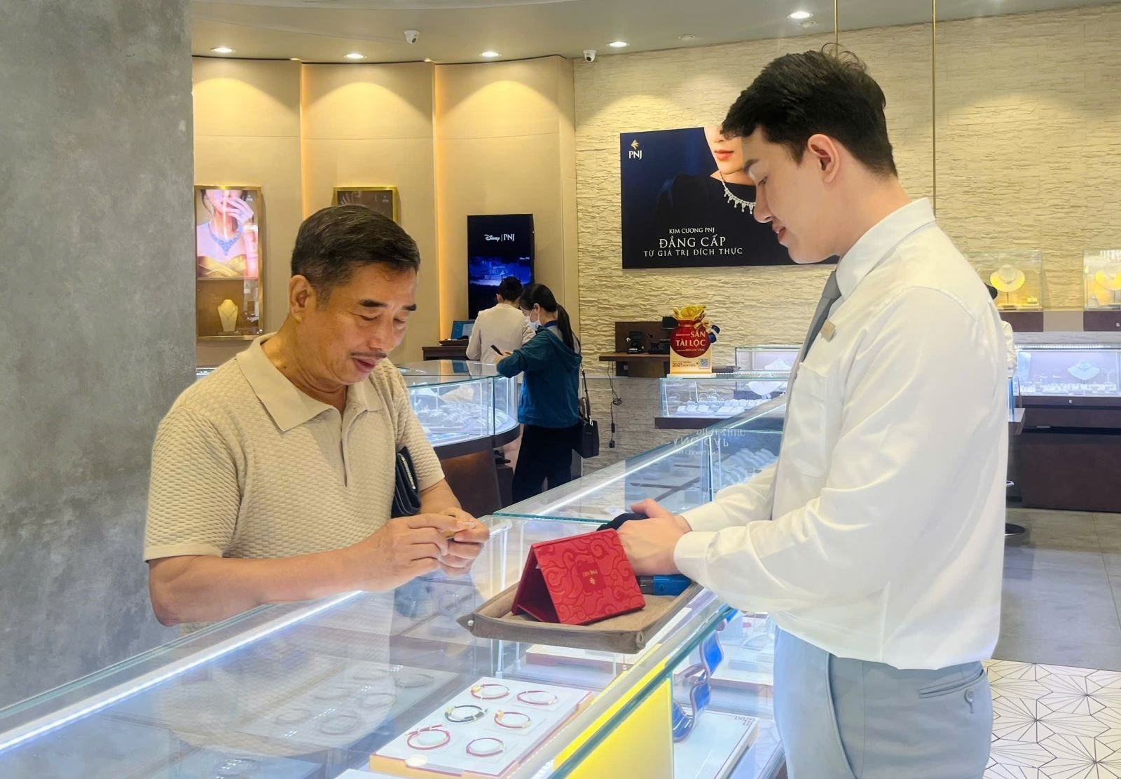 Người dân, doanh nghiệp đều mong muốn minh bạch trong kinh doanh vàng.
