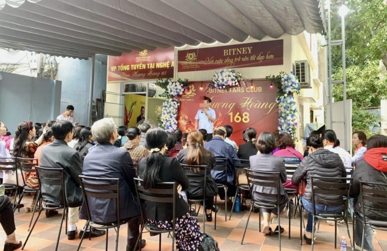 Một cuộc gặp mặt ở 'Văn phòng tổng tuyến Bitney tại Nghệ An. Ảnh: Tiến Hùng