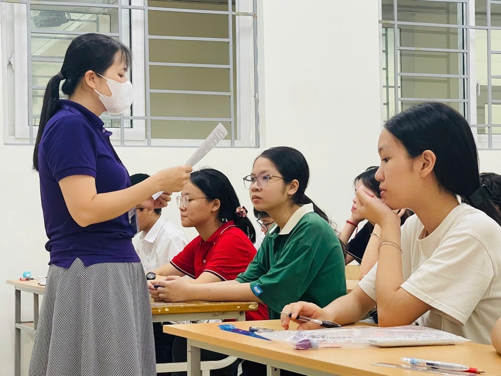 Hơn 3.000 thí sinh tranh suất vào lớp 10 Trường THPT Chuyên Ngoại ngữ - 3