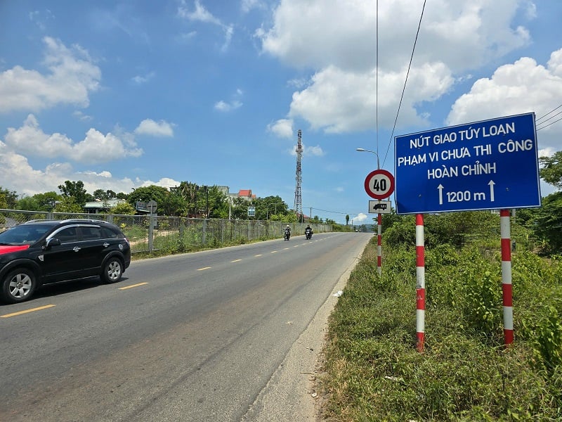 Investition in das Kreuzungsprojekt der Nationalstraße 14B mit der Schnellstraße Da Nang – Quang Ngai, um Verkehrsstaus zu beseitigen und Entwicklungsdynamik zu schaffen.