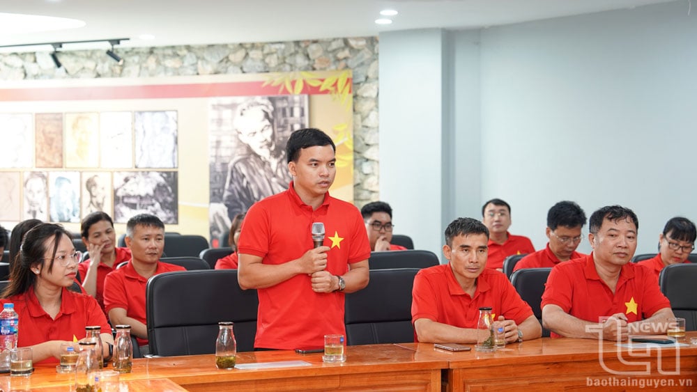 Nhà báo Hồng Tâm - Biên tập viên phòng Thư ký - Toà soạn.