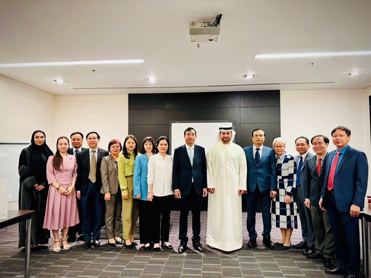 đoàn công tác của thành phố Đà Nẵng làm việc với Hãng hàng không Emirates Airlines