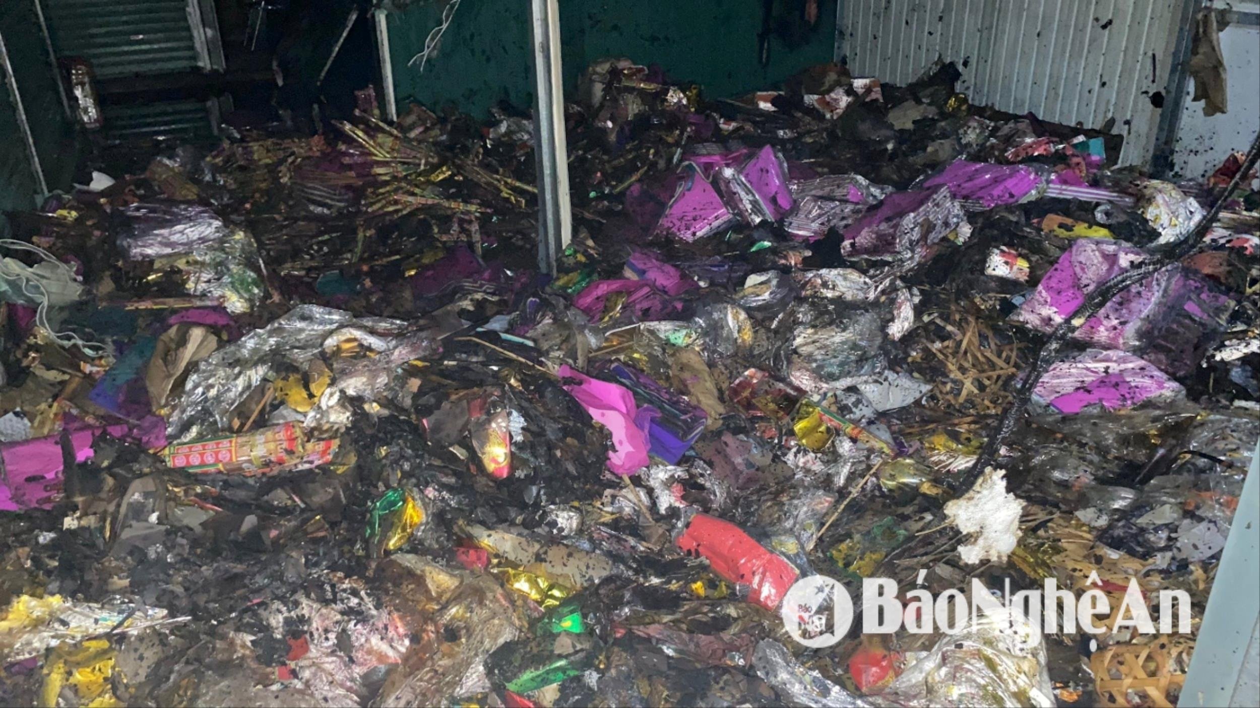 uploaded-quanganbna-2024_01_15-_bna-2nhieu-hang-hoa-tai-san-cua-tieu-thuong-da-bi-thieu-trui-trong-vu-chay-tai-cho-duoc-anh-quang-an-2720(1).jpg