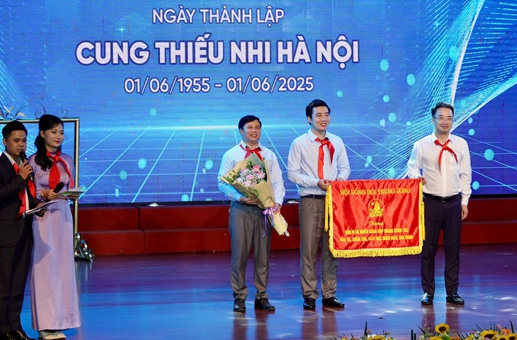 Es gibt Ta Bich Loans, die im Hanoi Children's Palace aufgewachsen sind – Foto 1.