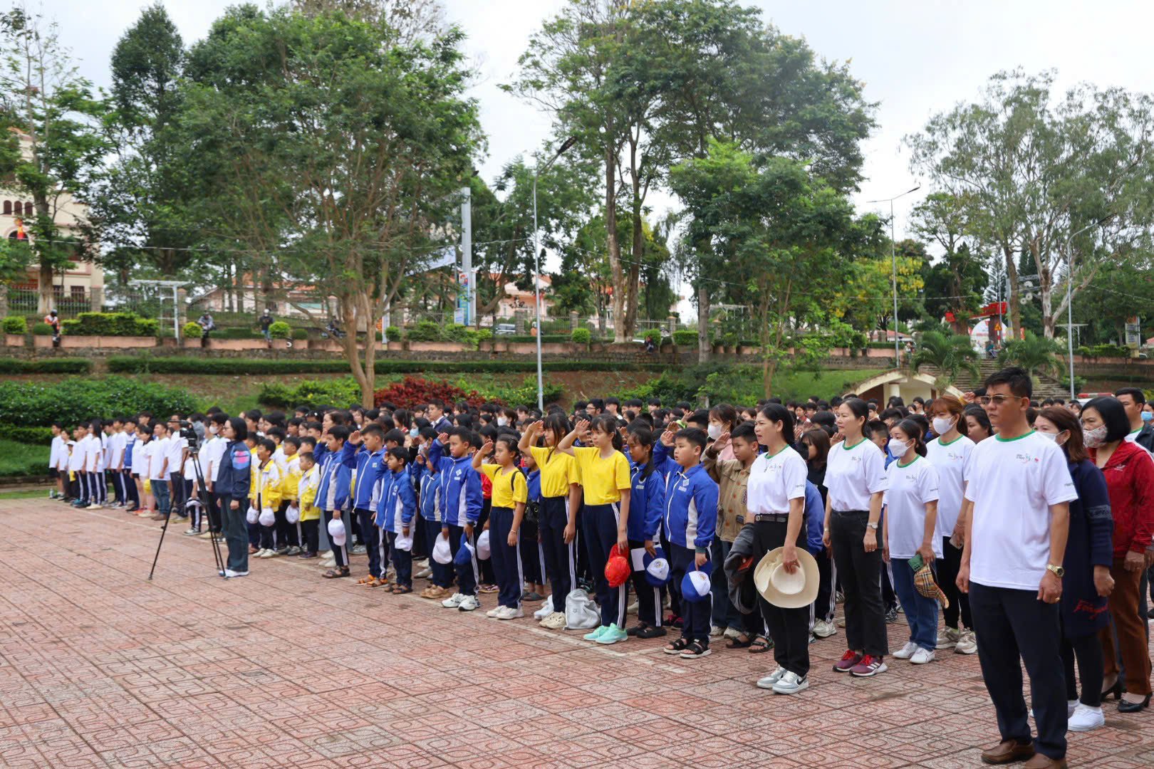 Đoàn viên, thanh niên tham gia lễ khai mạc