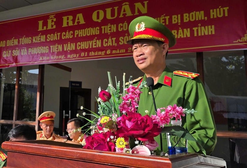 Đại tá Nguyễn Nhật Trường – Phó Giám đốc Công an tỉnh Kiên Giang phát biểu chỉ đạo tại Lễ ra quân cao điểm