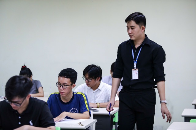 Đánh giá năng lực: Thí sinh đạt gần 1.000 điểm đợt 1 vẫn thi lại, vì sao? - Ảnh 2.