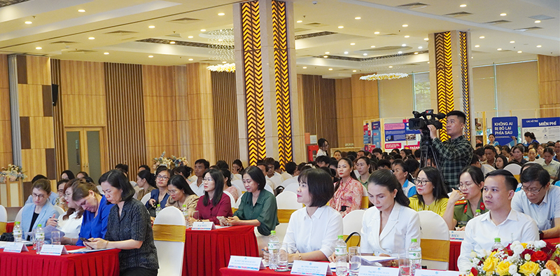 Các đại biểu tham dự diễn đàn.