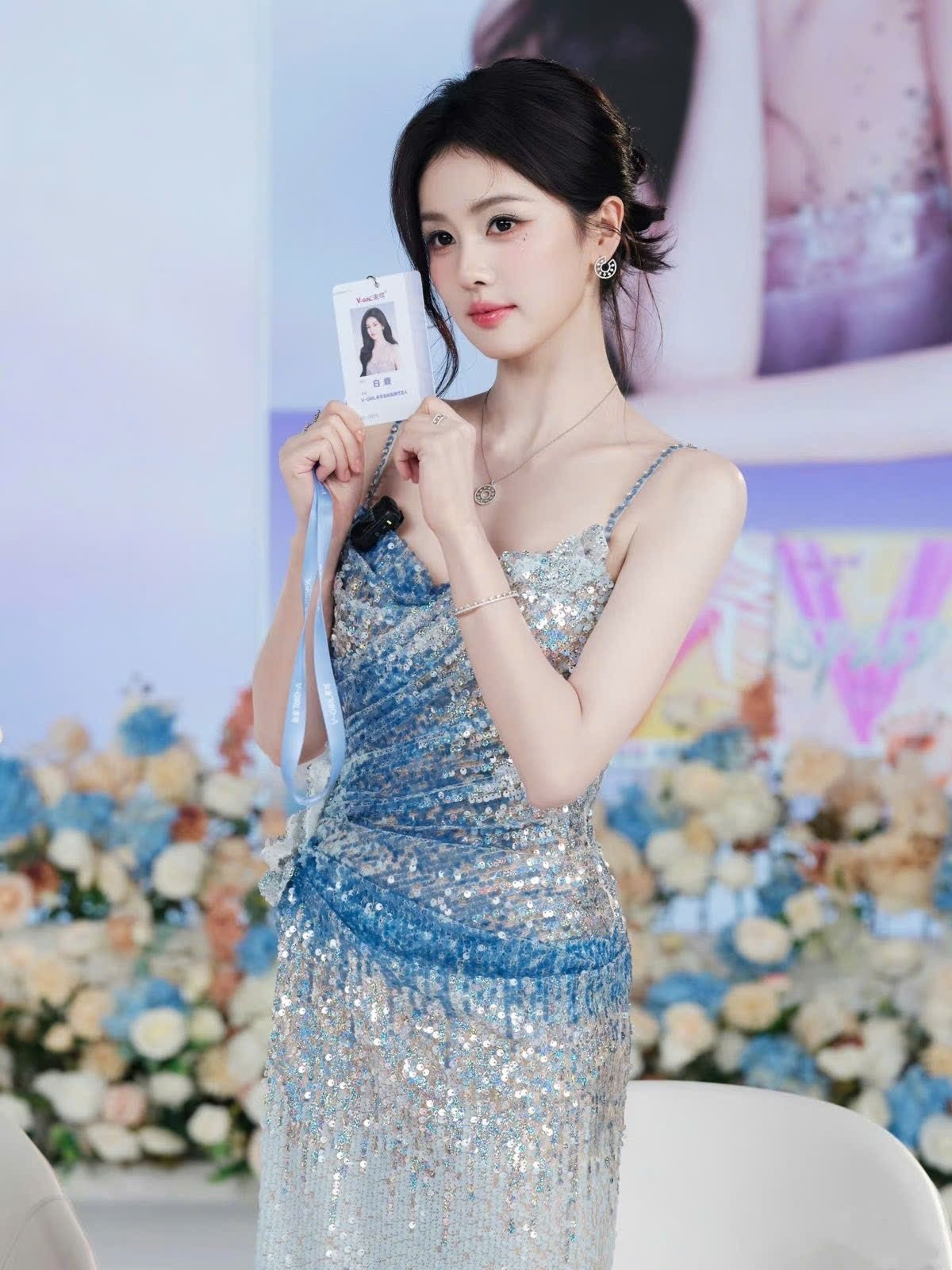 Nữ thần cổ trang Bạch Lộc khoe vóc dáng quyến rũ với thiết kế váy Việt - 1
